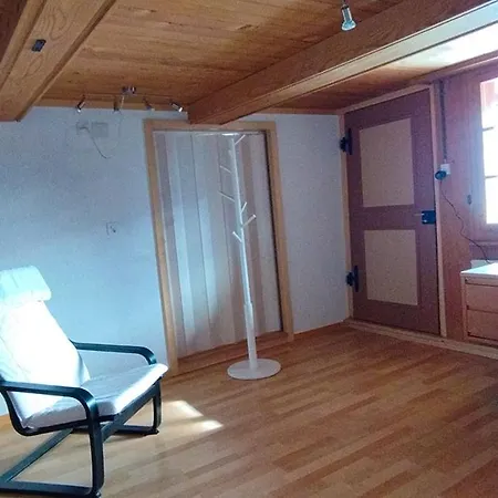 Mit Balkon Auf Bauernhof Fahrni