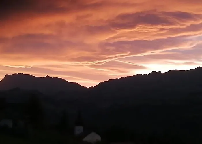 Mit Balkon Auf Bauernhof Farmház Fahrni